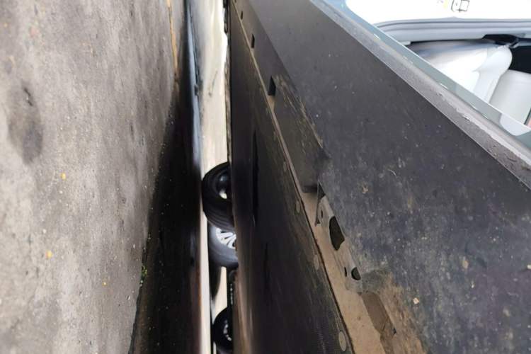 Used Formula Leopard Titanium 3 2025 501KM All-Wheel Drive Intelligent Driving Ultra Version Right Side Sill