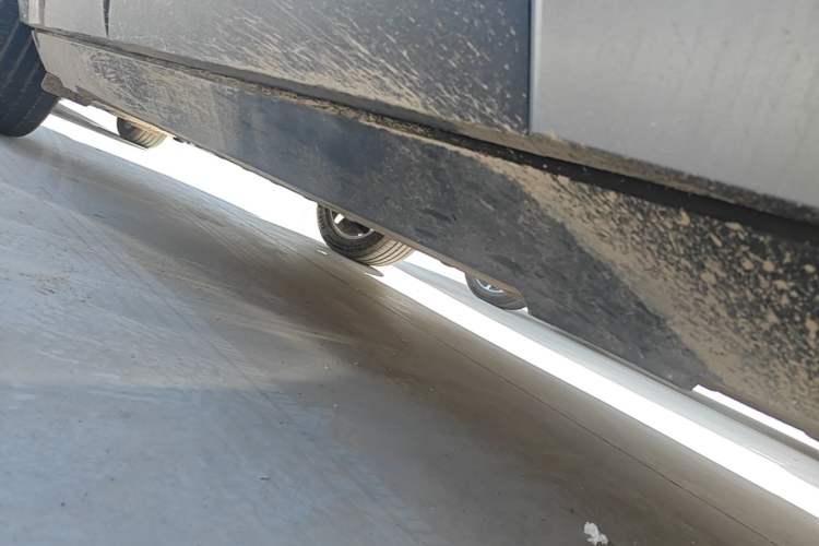 Used Formula Leopard Titanium 3 2025 501KM All-Wheel Drive Intelligent Driving Ultra Version Right Side Sill