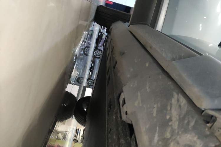 Used Formula Leopard Titanium 3 2025 501 km Range Rear-Wheel Drive Intelligent Driving Max Edition Right Side Sill