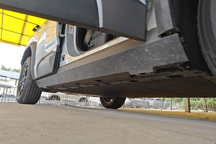 Used Formula Leopard Titanium 3 2025 Model 501KM Rear-Drive Ultra Version Right Side Sill