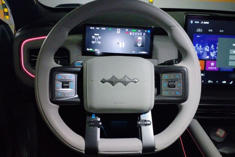 Used Formula Leopard Titanium 3 2025 501KM All-Wheel Drive Intelligent Driving Ultra Version Steering Wheel