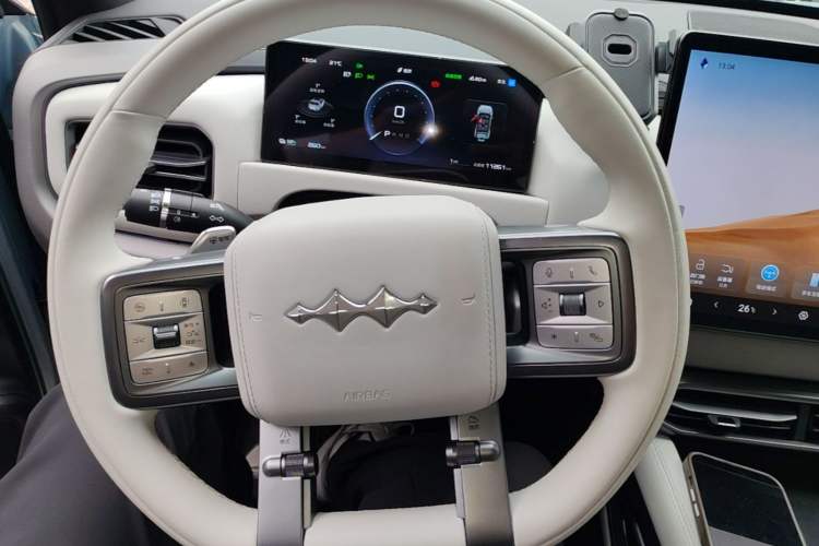 Used Formula Leopard Titanium 3 2025 501KM All-Wheel Drive Intelligent Driving Ultra Version Steering Wheel