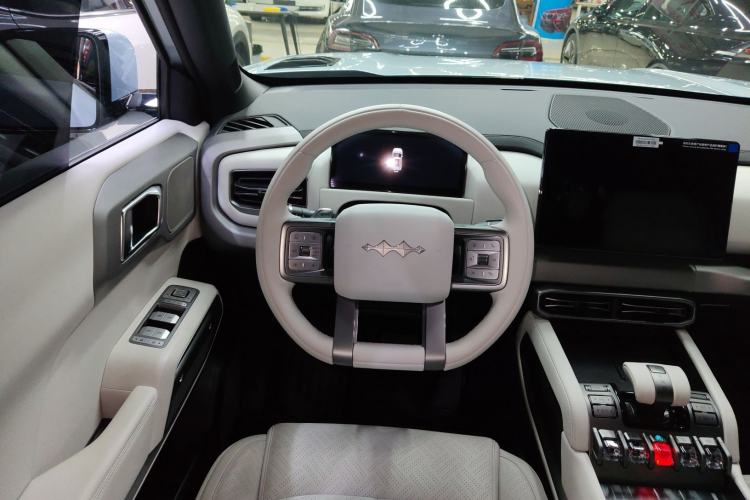 Used Formula Leopard Titanium 3 2025 501 km Range Rear-Wheel Drive Intelligent Driving Pro Version Steering Wheel