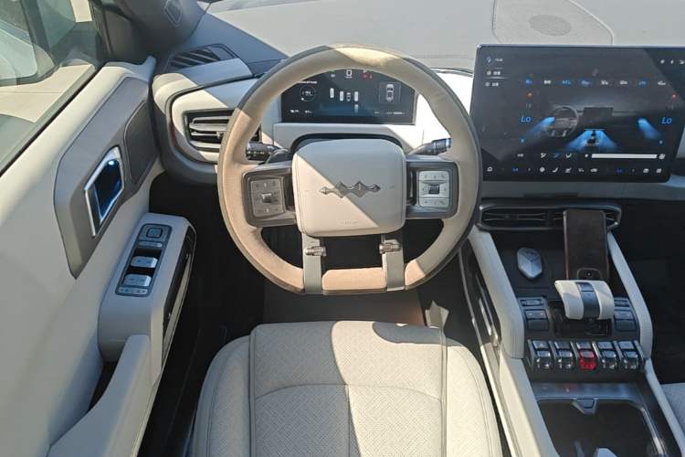 Used Formula Leopard Titanium 3 2025 501KM All-Wheel Drive Intelligent Driving Ultra Version Steering Wheel