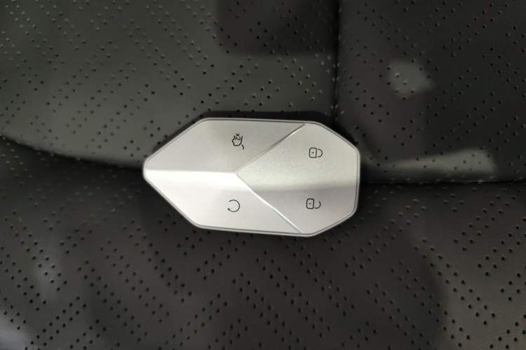Used Formula Leopard Titanium 3 2025 Model 501KM Rear-Drive Ultra Version Vehicle Key
