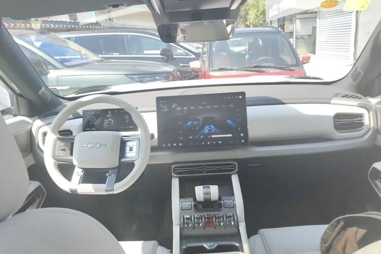 Used Formula Leopard Titanium 3 2025 501KM All-Wheel Drive Intelligent Driving Ultra Version Center Console