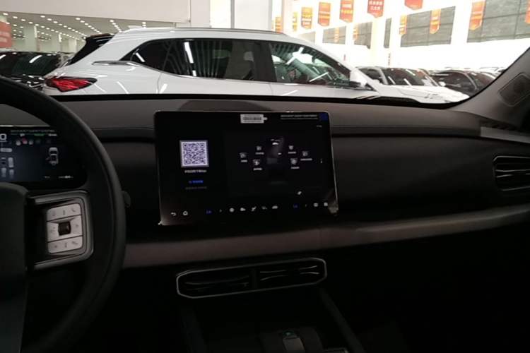 Used Formula Leopard Titanium 3 2025 501 km Range Rear-Wheel Drive Intelligent Driving Pro Version Audio And AC Panel