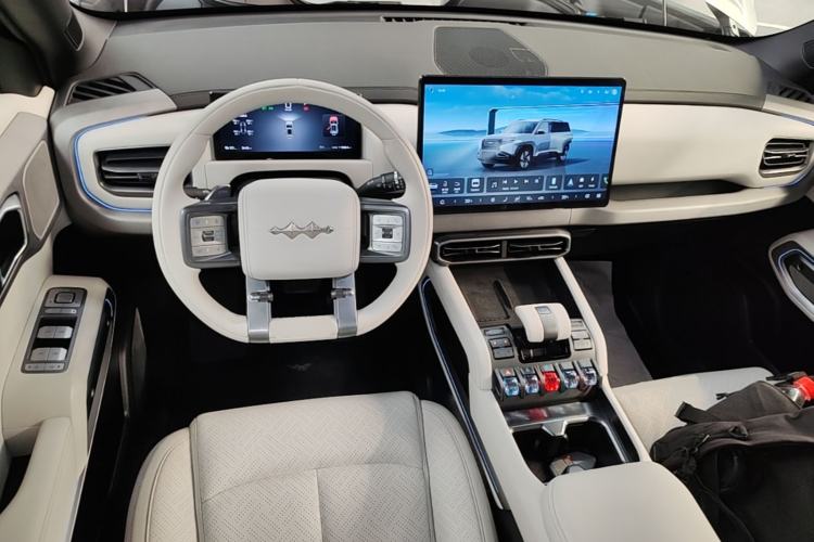 Used Formula Leopard Titanium 3 2025 501 km All-Wheel Drive Intelligent Driving Max Edition Center Console