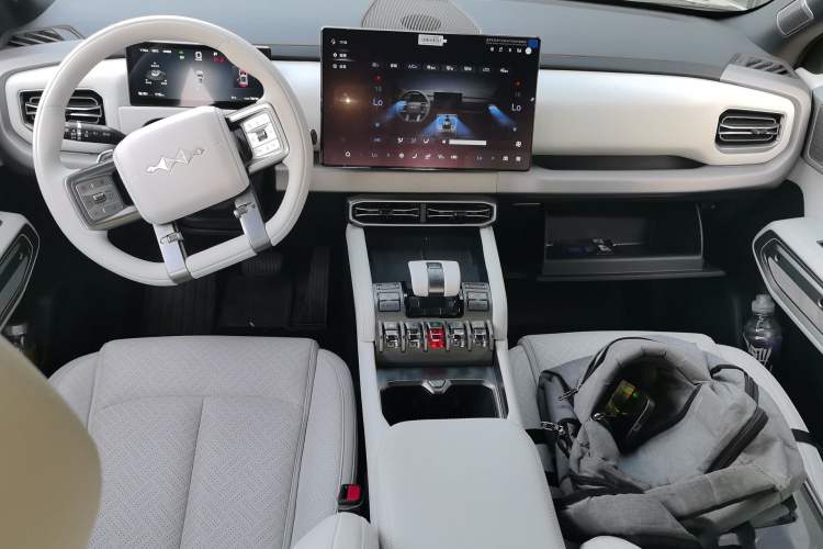 Used Formula Leopard Titanium 3 2025 501KM All-Wheel Drive Intelligent Driving Ultra Version Center Console