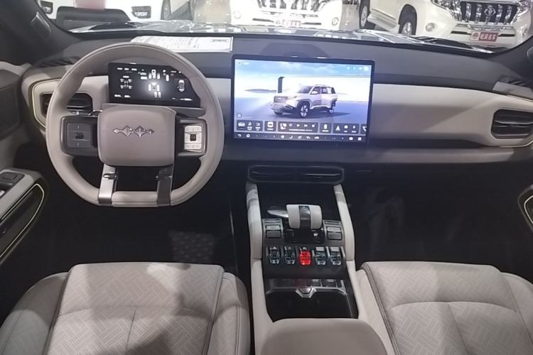 Used Formula Leopard Titanium 3 2025 501KM All-Wheel Drive Intelligent Driving Ultra Version Center Console