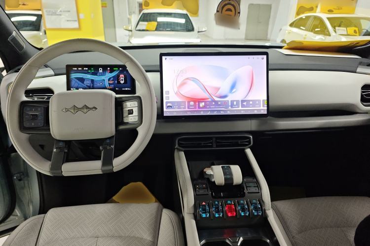 Used Formula Leopard Titanium 3 2025 501KM All-Wheel Drive Intelligent Driving Ultra Version Center Console