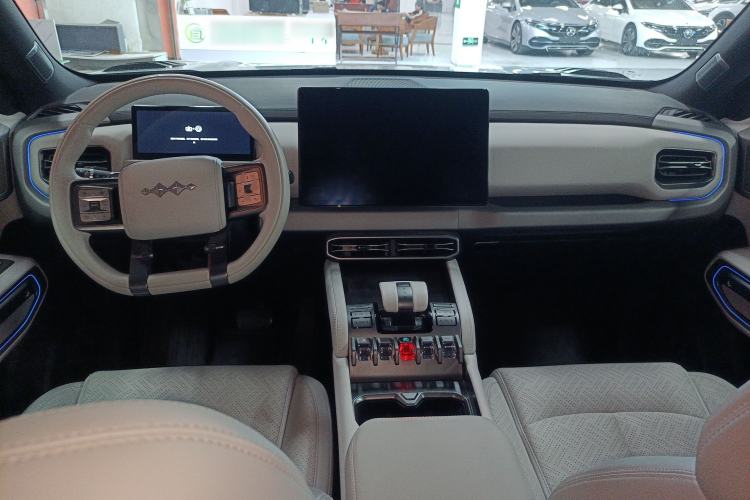 Used Formula Leopard Titanium 3 2025 501KM All-Wheel Drive Intelligent Driving Ultra Version Center Console