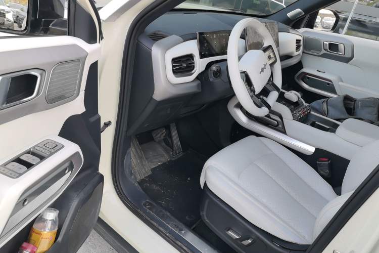 Used Formula Leopard Titanium 3 2025 501KM All-Wheel Drive Intelligent Driving Ultra Version Driver Seat