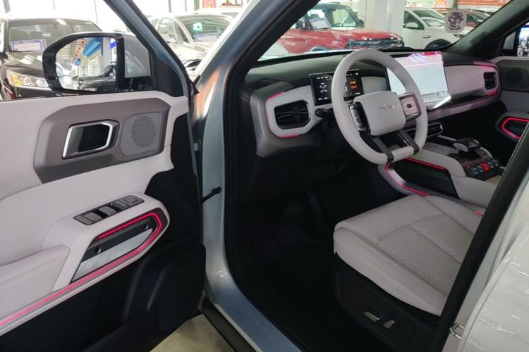 Used Formula Leopard Titanium 3 2025 501 km Range Rear-Wheel Drive Intelligent Driving Max Edition Driver Seat