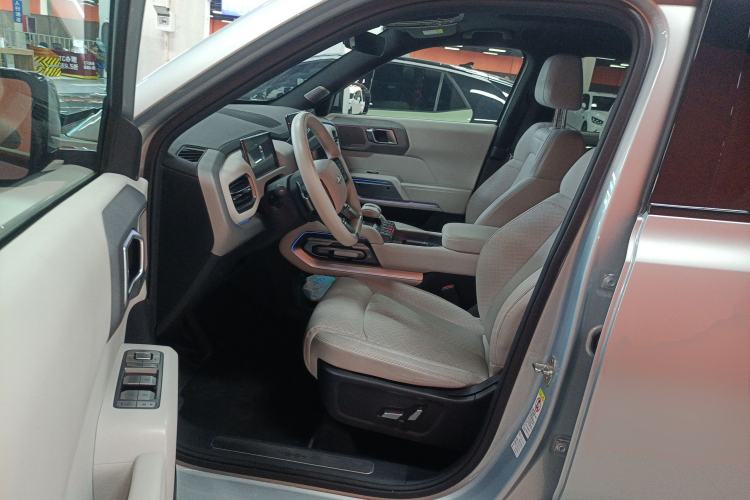 Used Formula Leopard Titanium 3 2025 501KM All-Wheel Drive Intelligent Driving Ultra Version Driver Seat