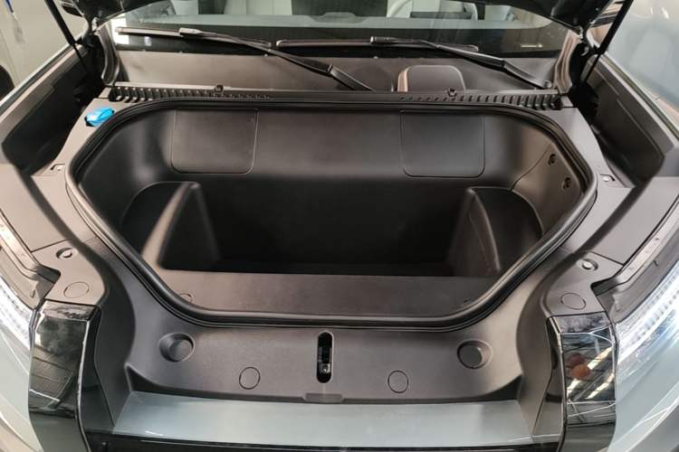 Used Formula Leopard Titanium 3 2025 501 km All-Wheel Drive Intelligent Driving Max Edition Engine Bay