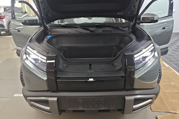 Used Formula Leopard Titanium 3 2025 501KM All-Wheel Drive Intelligent Driving Ultra Version Engine Bay