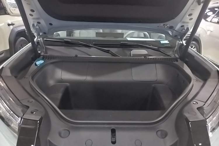Used Formula Leopard Titanium 3 2025 501KM All-Wheel Drive Intelligent Driving Ultra Version Engine Bay