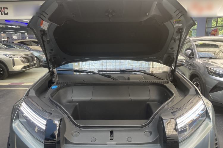 Used Formula Leopard Titanium 3 2025 501 km Range Rear-Wheel Drive Intelligent Driving Max Edition Engine Bay