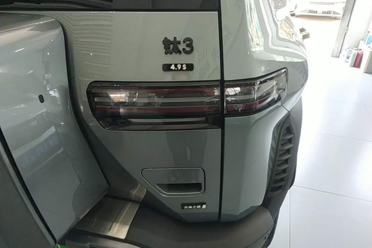 Used Formula Leopard Titanium 3 2025 501 km Range Rear-Wheel Drive Intelligent Driving Max Edition Exterior 3