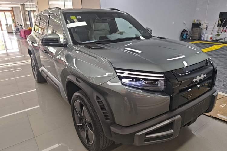 Used Formula Leopard Titanium 3 2025 501KM All-Wheel Drive Intelligent Driving Ultra Version Front Right 45 Deg