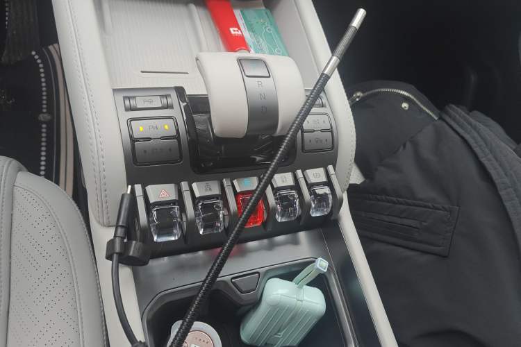 Used Formula Leopard Titanium 3 2025 501KM All-Wheel Drive Intelligent Driving Ultra Version Gear Lever