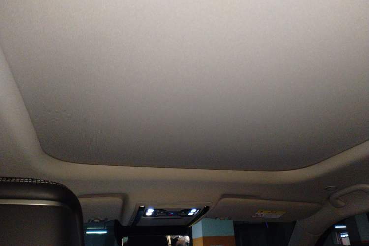 Used Formula Leopard Titanium 3 2025 501 km Four-Wheel Drive Drone Edition Headliner