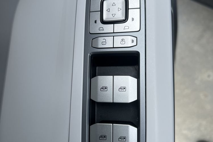 Used Formula Leopard Titanium 3 2025 501KM All-Wheel Drive Intelligent Driving Ultra Version Interior 1