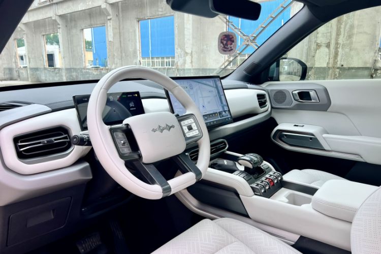 Used Formula Leopard Titanium 3 2025 501 km Range Rear-Wheel Drive Intelligent Driving Max Edition Interior 1