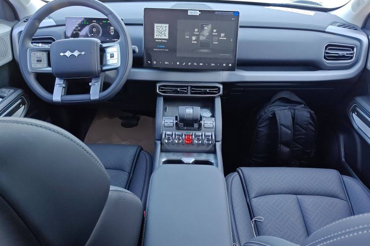 Used Formula Leopard Titanium 3  Interior 2