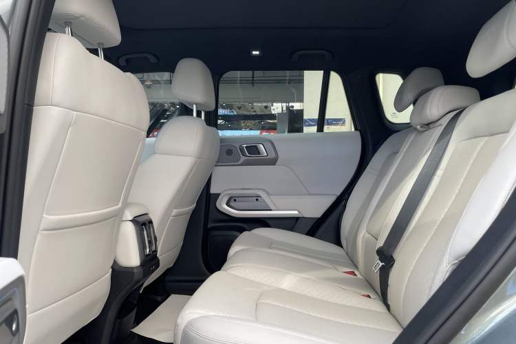 Used Formula Leopard Titanium 3 2025 501 km Range Rear-Wheel Drive Intelligent Driving Max Edition Interior 2