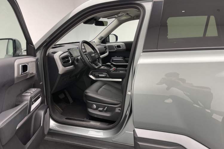 Used Formula Leopard Titanium 3 2025 501 km Four-Wheel Drive Drone Edition Interior 2