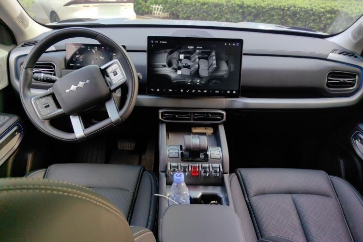 Used Formula Leopard Titanium 3 2025 501 km Range Rear-Wheel Drive Intelligent Driving Max Edition Interior 2