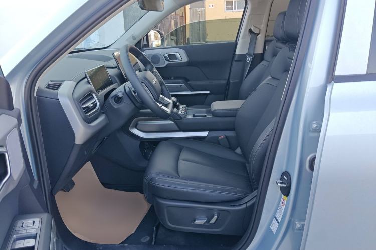 Used Formula Leopard Titanium 3  Interior 3