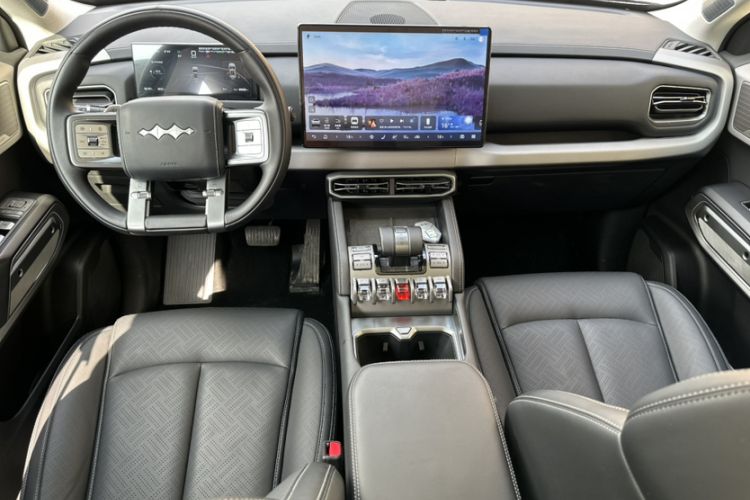 Used Formula Leopard Titanium 3 2025 501KM All-Wheel Drive Intelligent Driving Ultra Version Interior 3