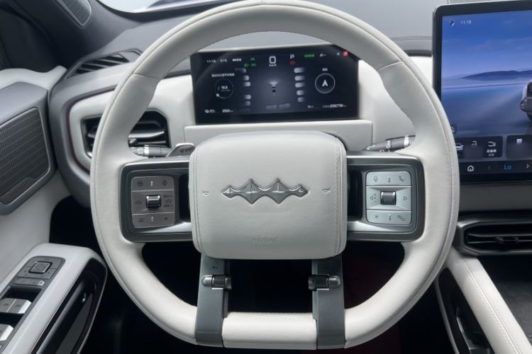 Used Formula Leopard Titanium 3 2025 501KM All-Wheel Drive Intelligent Driving Ultra Version Interior 3