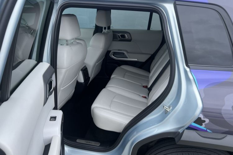 Used Formula Leopard Titanium 3 2025 501KM All-Wheel Drive Intelligent Driving Ultra Version Interior 5