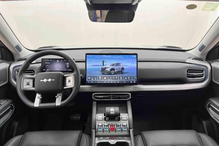 Used Formula Leopard Titanium 3 2025 501KM All-Wheel Drive Intelligent Driving Ultra Version Interior 5