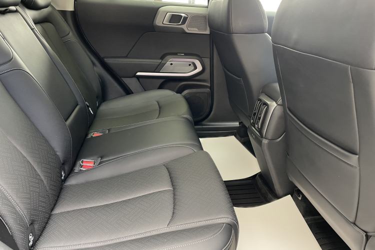 Used Formula Leopard Titanium 3 2025 501KM All-Wheel Drive Intelligent Driving Ultra Version Interior 7