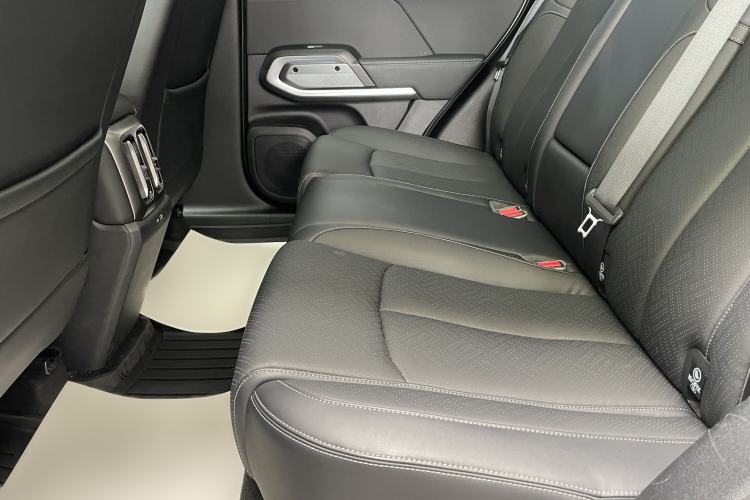 Used Formula Leopard Titanium 3 2025 501KM All-Wheel Drive Intelligent Driving Ultra Version Interior 8