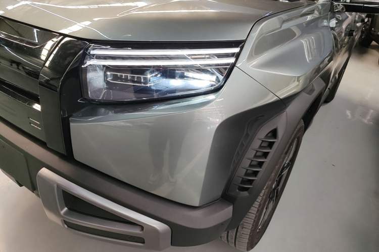 Used Formula Leopard Titanium 3 2025 501 km All-Wheel Drive Intelligent Driving Max Edition Left Front Headlight