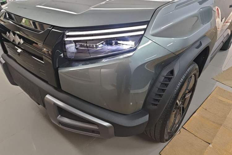 Used Formula Leopard Titanium 3 2025 501KM All-Wheel Drive Intelligent Driving Ultra Version Left Front Headlight