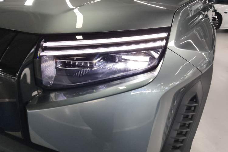 Used Formula Leopard Titanium 3 2025 501 km Four-Wheel Drive Drone Edition Left Front Headlight