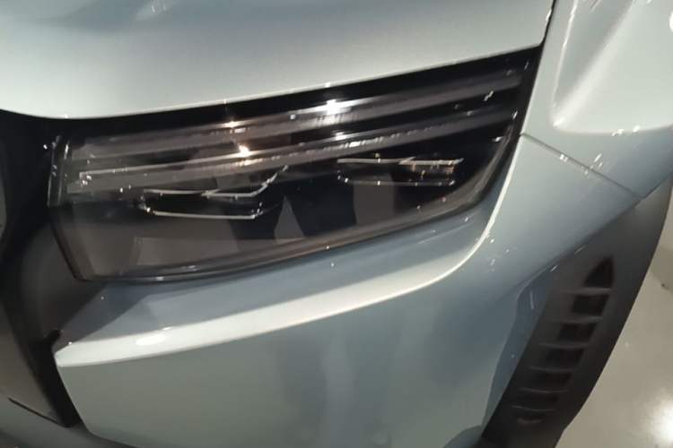 Used Formula Leopard Titanium 3 2025 501KM All-Wheel Drive Intelligent Driving Ultra Version Left Front Headlight