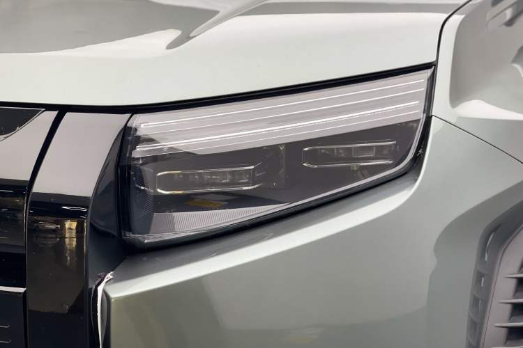 Used Formula Leopard Titanium 3 2025 501 km Four-Wheel Drive Drone Edition Left Front Headlight