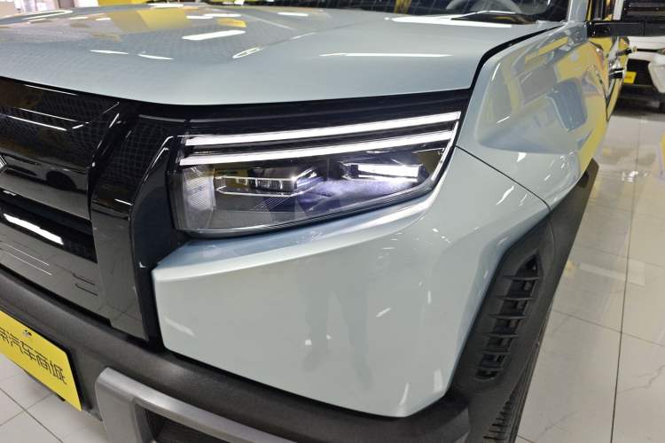 Used Formula Leopard Titanium 3 2025 501KM All-Wheel Drive Intelligent Driving Ultra Version Left Front Headlight