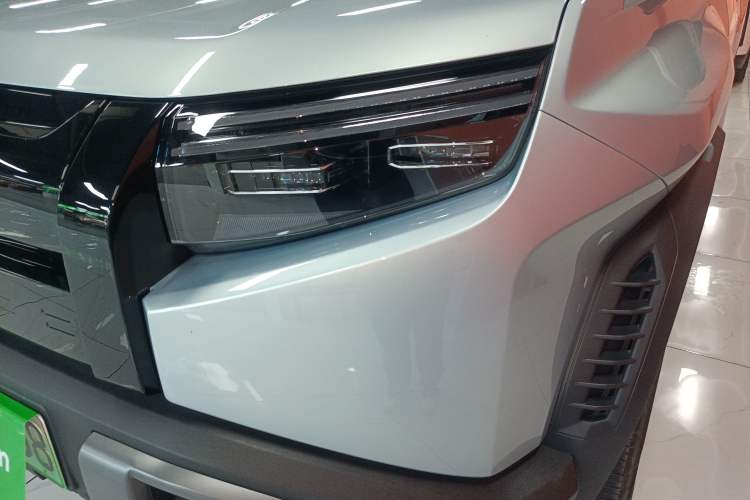 Used Formula Leopard Titanium 3 2025 501KM All-Wheel Drive Intelligent Driving Ultra Version Left Front Headlight