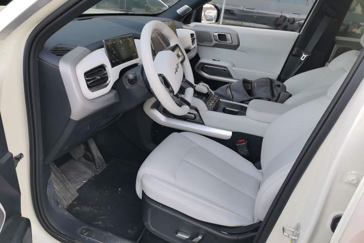 Used Formula Leopard Titanium 3 2025 501KM All-Wheel Drive Intelligent Driving Ultra Version Left Front Seat