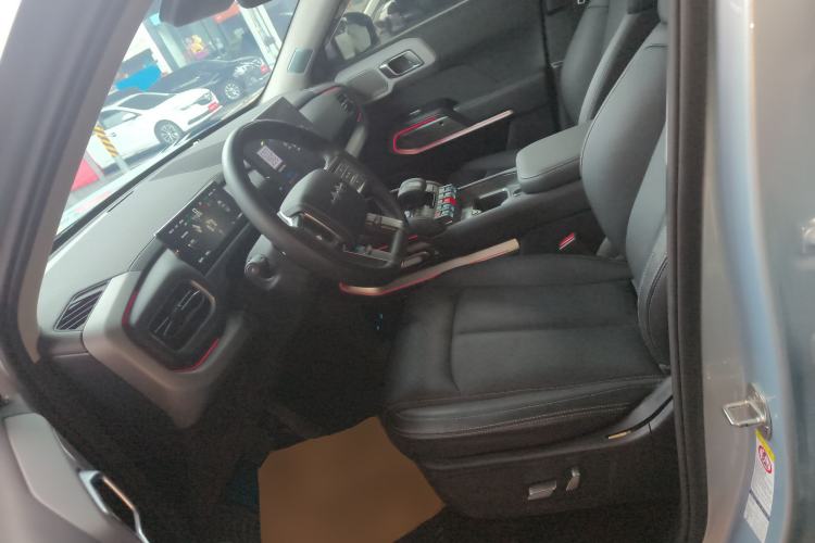 Used Formula Leopard Titanium 3 2025 501KM All-Wheel Drive Intelligent Driving Ultra Version Left Front Seat