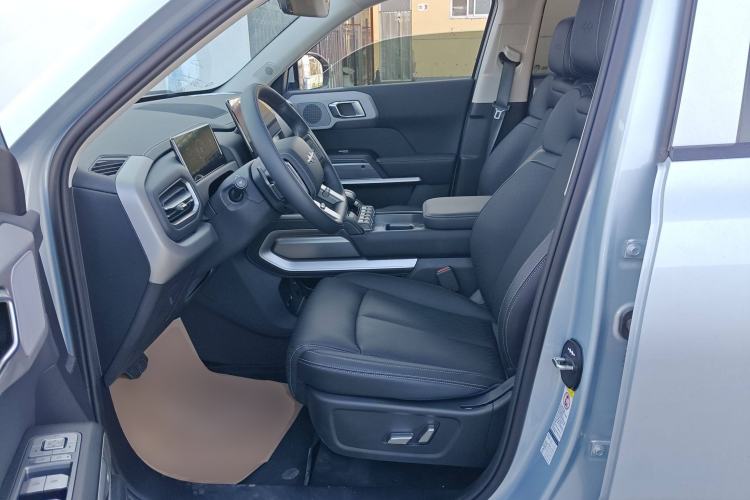 Used Formula Leopard Titanium 3  Left Front Seat